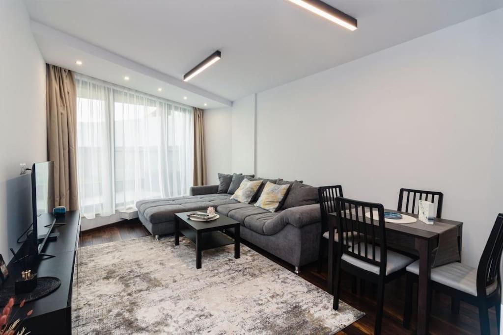 Georgi'S 1 Bedroom Quiet Apartment With Garage Софія Екстер'єр фото