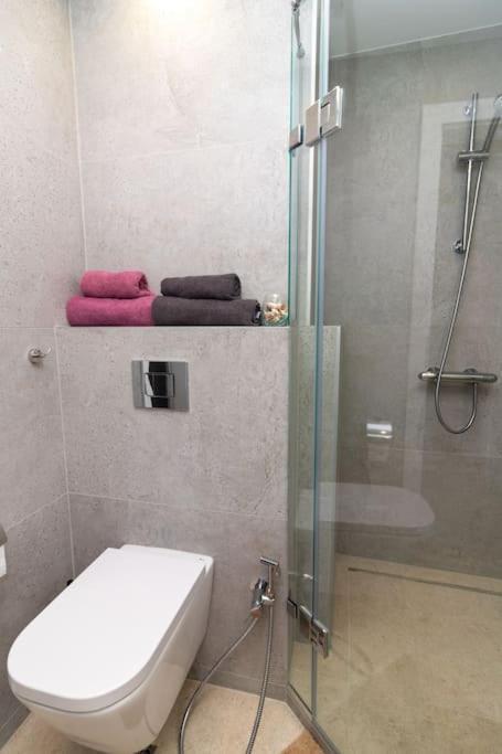 Georgi'S 1 Bedroom Quiet Apartment With Garage Софія Екстер'єр фото