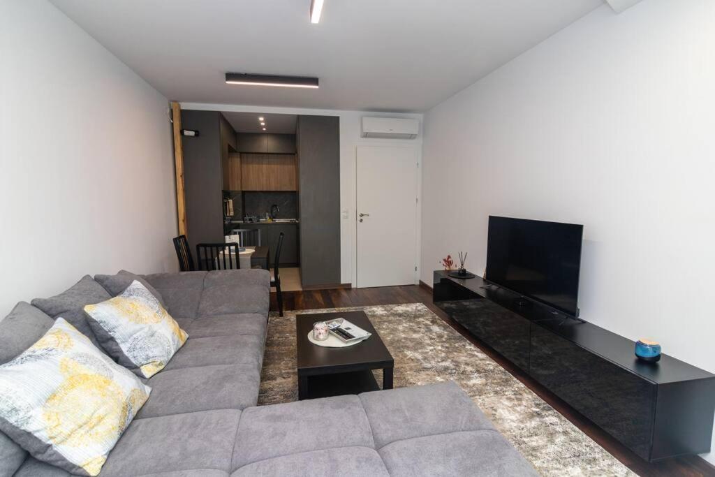 Georgi'S 1 Bedroom Quiet Apartment With Garage Софія Екстер'єр фото