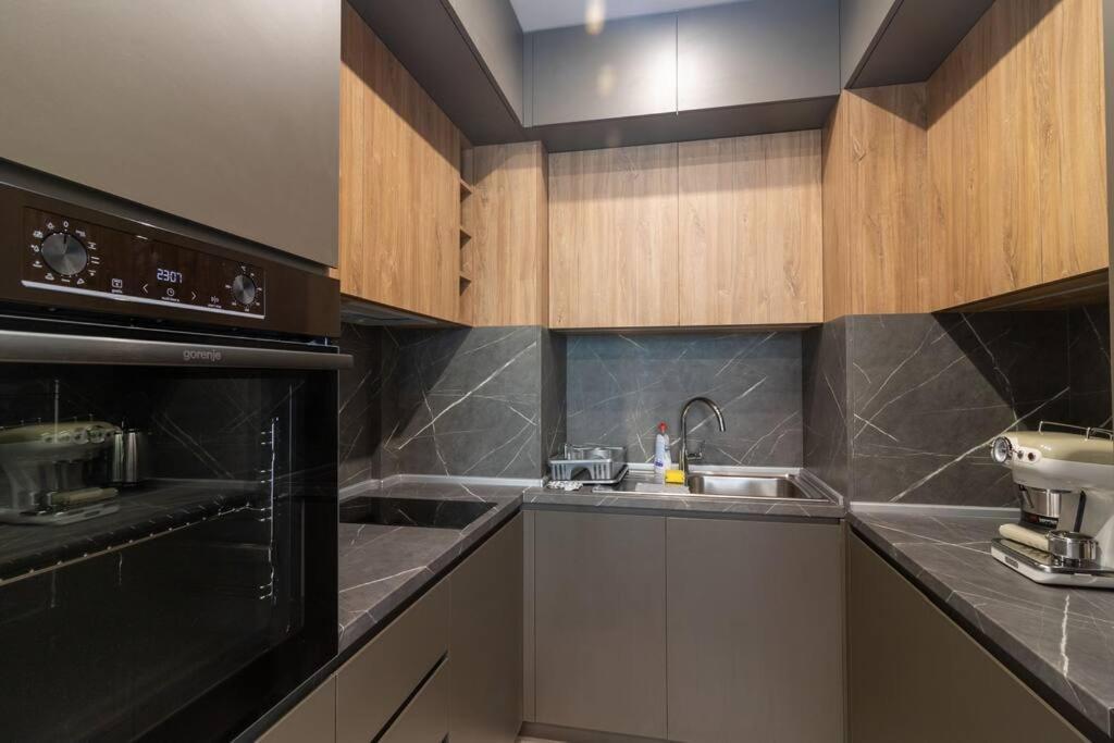 Georgi'S 1 Bedroom Quiet Apartment With Garage Софія Екстер'єр фото