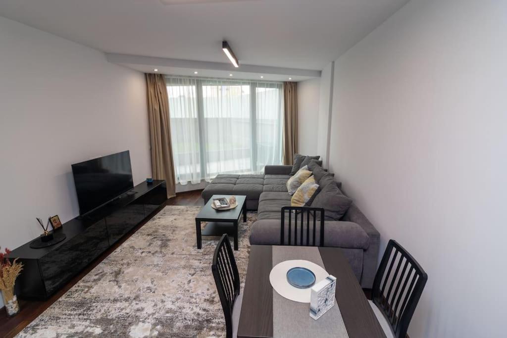 Georgi'S 1 Bedroom Quiet Apartment With Garage Софія Екстер'єр фото